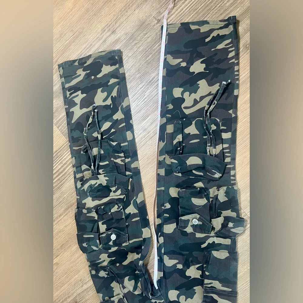VIP Camo Cargo Jeans- Green & Black Wide Leg Size 00 NWT - Picture 3 of 7